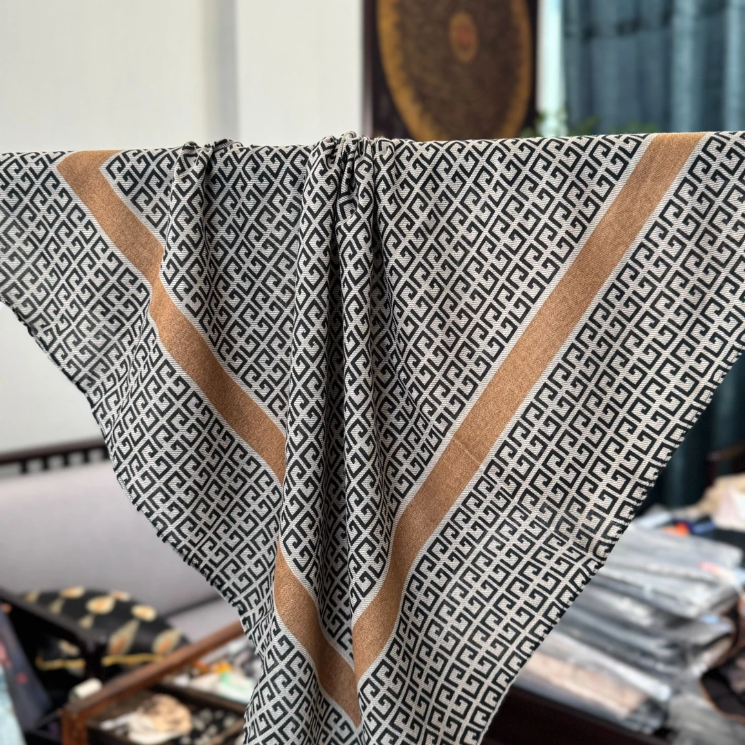 【H53-28 回纹格子】70*70丝毛新款潮流女士复古围巾保暖丝巾