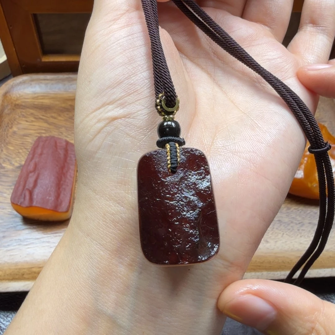 琥珀未镶嵌吊坠(赠链)