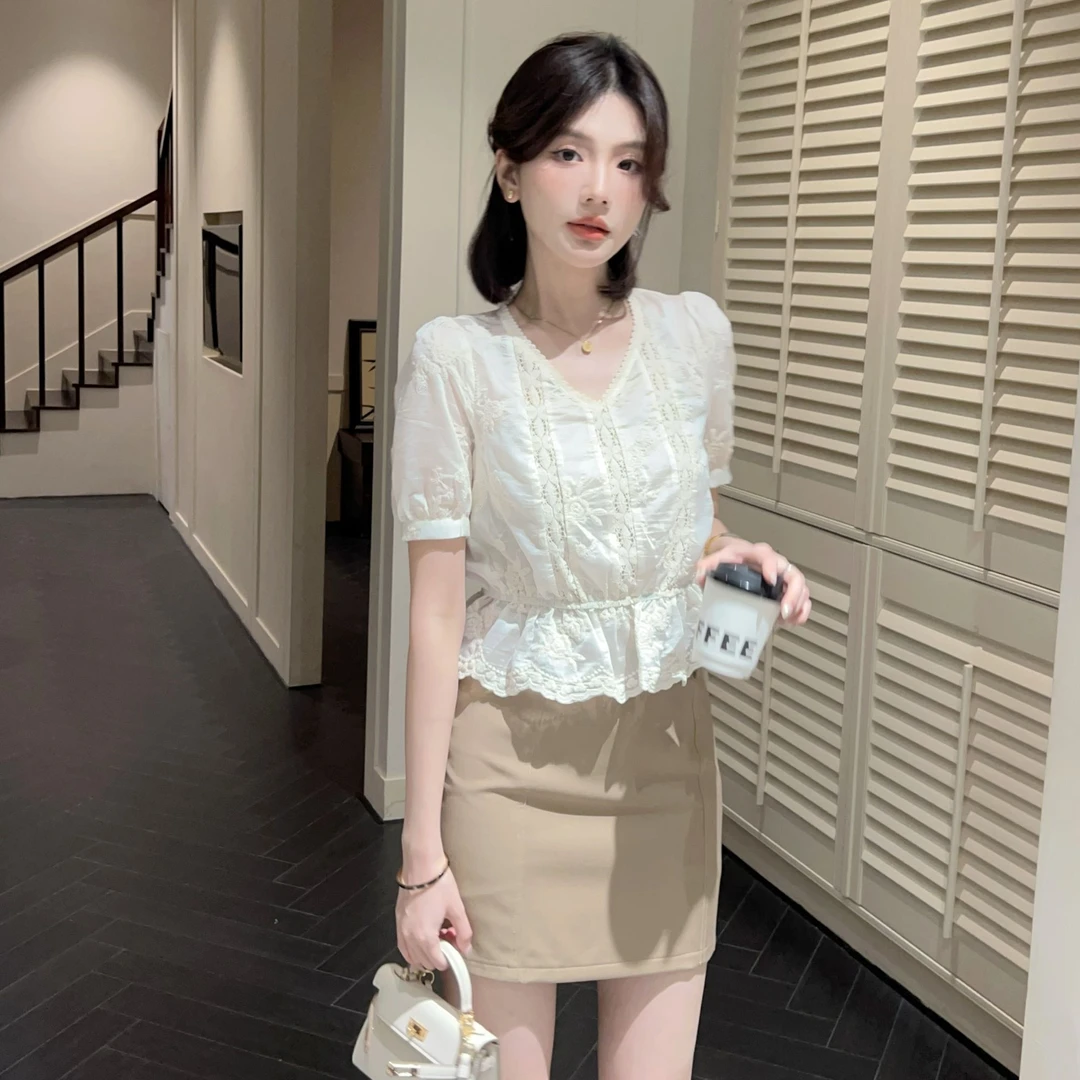 【芝士cheese】颂夏冷萃小众设计感蕾丝气质收腰法式v领微透上衣