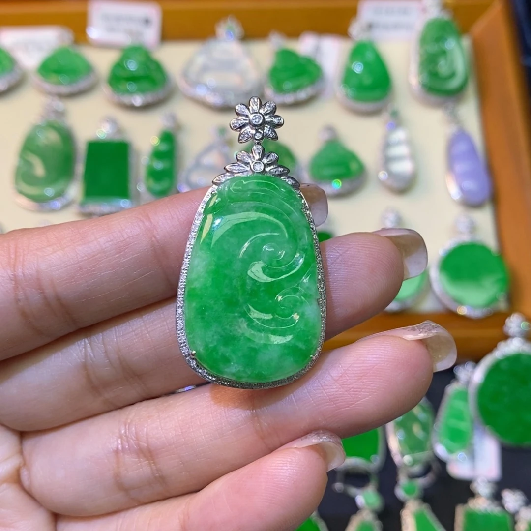 翡翠吊坠(不含链)18K金镶嵌吊坠