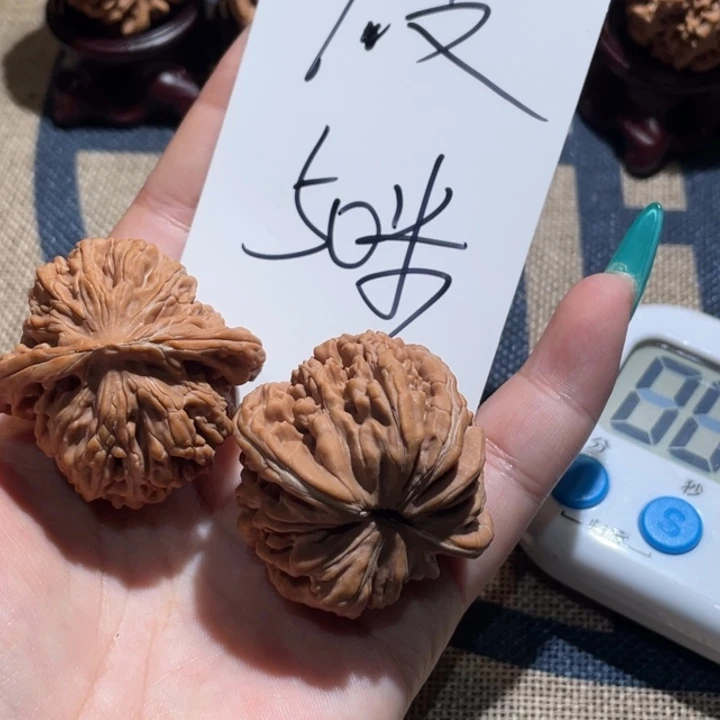 ****变文玩核桃吊坠四座楼