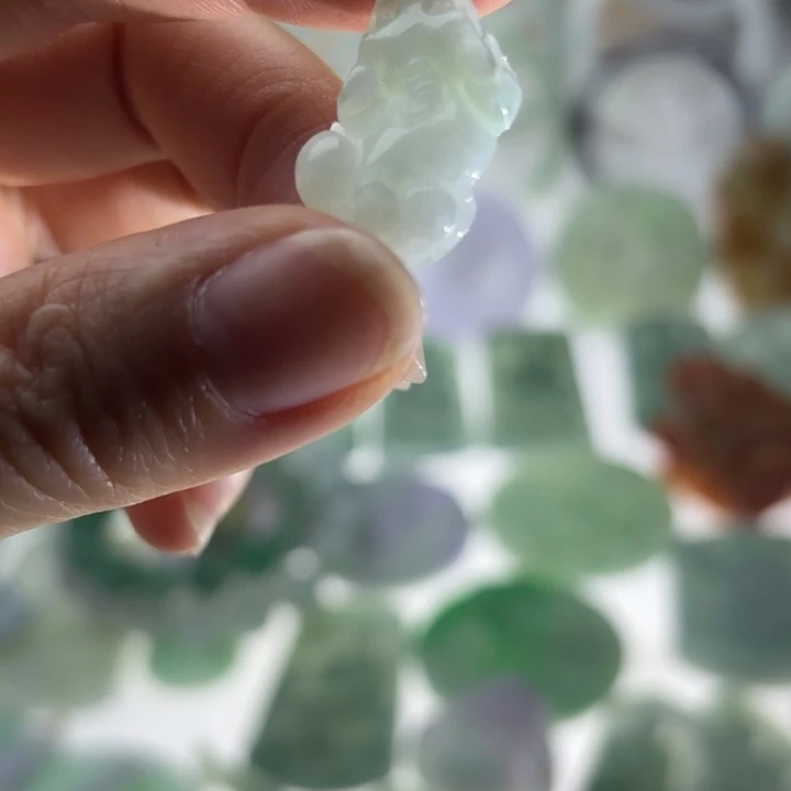 翡翠吊坠(赠链)未镶嵌翡翠小貔貅
