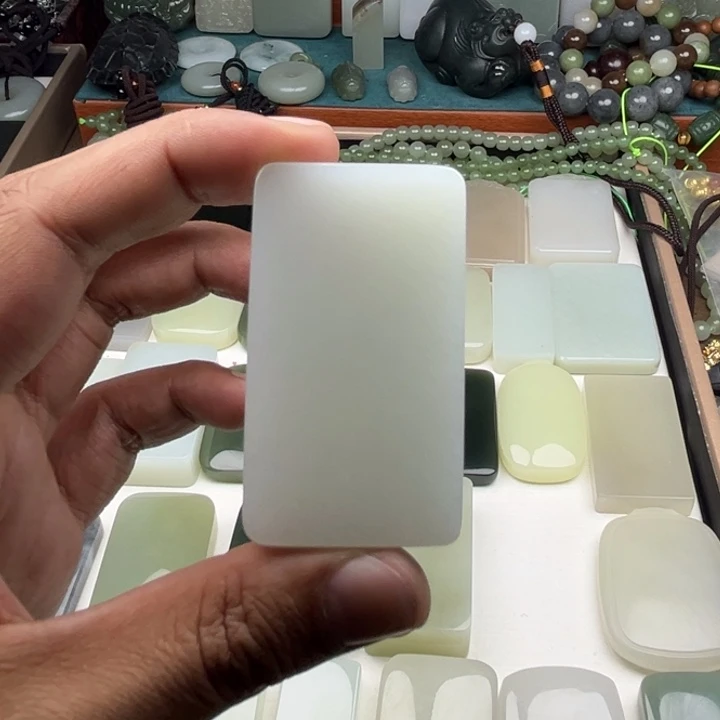 长***宏和田玉未镶嵌颈饰