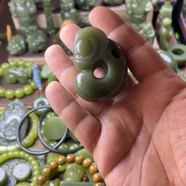 岫岩老玉（透闪石质玉）未镶嵌颈饰