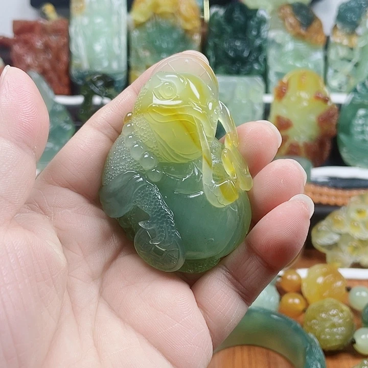 蛇纹石玉未镶嵌挂件