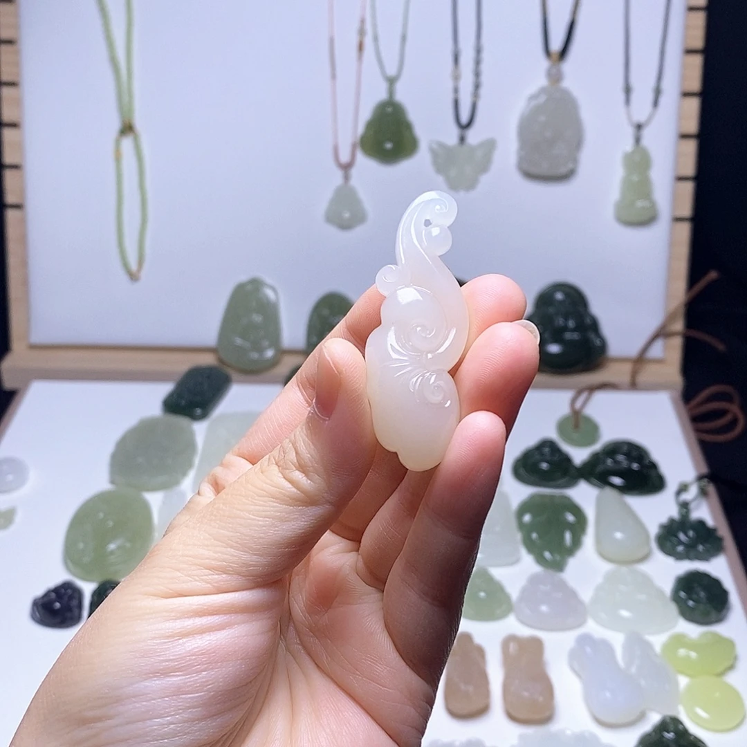 d***x和田玉未镶嵌颈饰