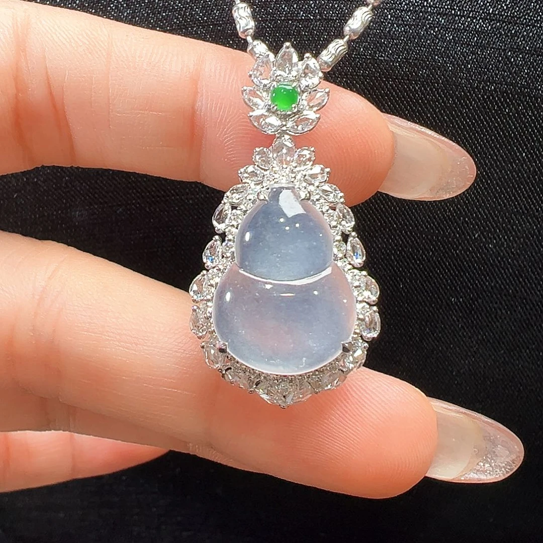 翡翠18K金镶嵌颈饰葫芦吊坠