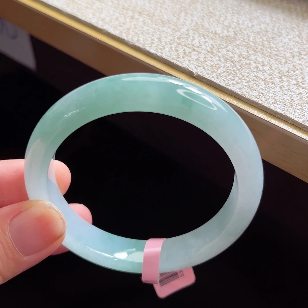 翡翠手镯未镶嵌手镯