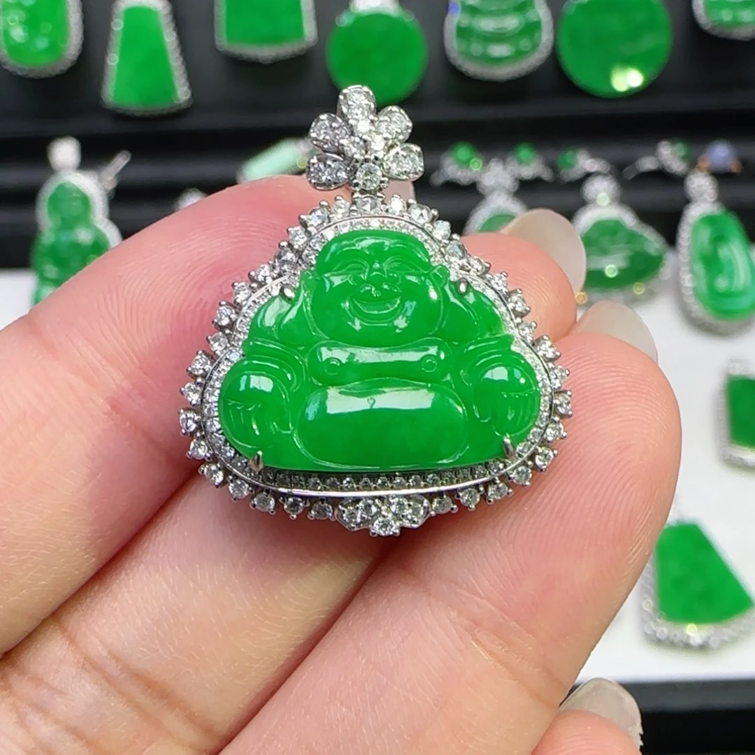 翡翠18K金镶嵌颈饰吊坠