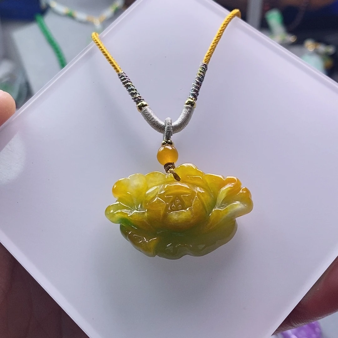 翡翠未镶嵌吊坠(赠链)