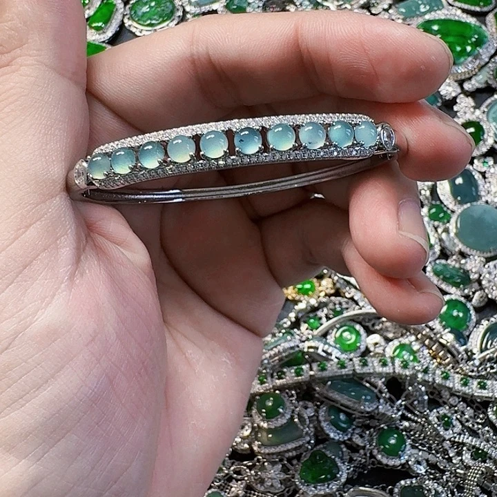 翡翠颈饰未镶嵌天然A货翡翠放漏