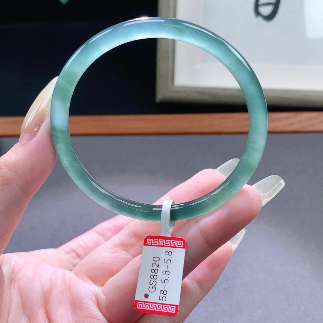 翡翠手镯未镶嵌天然翡翠手镯