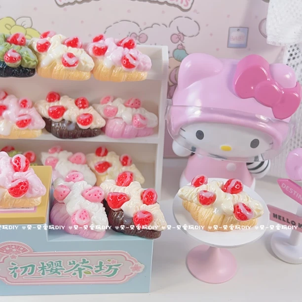 【淋酱草莓可颂】手工树脂DIY仿真食玩卡通配件