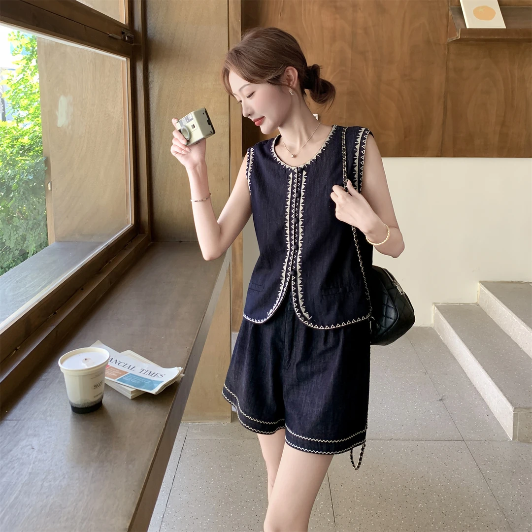 深蓝色复古民族风绣花牛仔套装女2025夏季新款休闲马甲短裤两件套