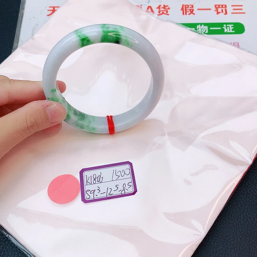 翡翠手镯未镶嵌翡翠