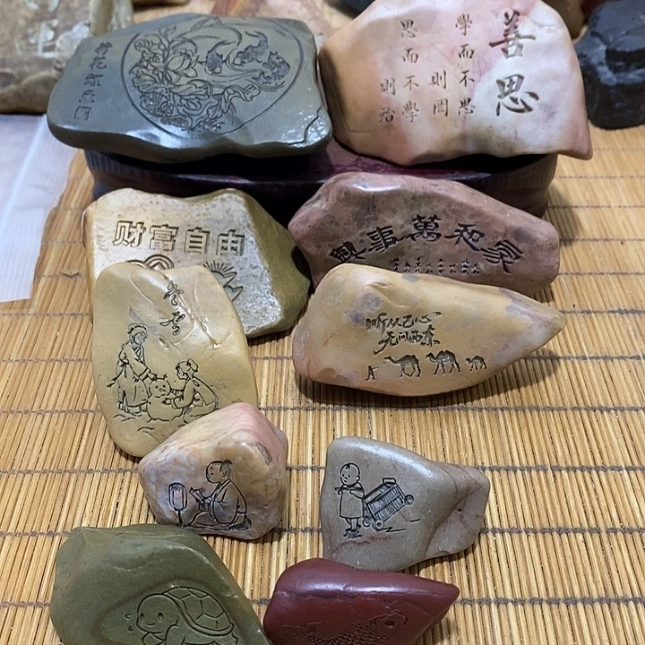 叶***原石雕刻工艺品手把摆件