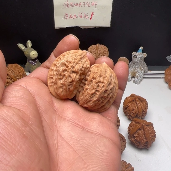 文玩核桃把件全品微瑕公子帽半壁合并57