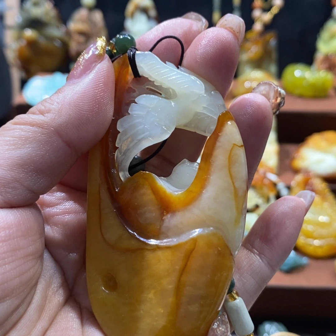 蛇纹石玉颈饰未镶嵌