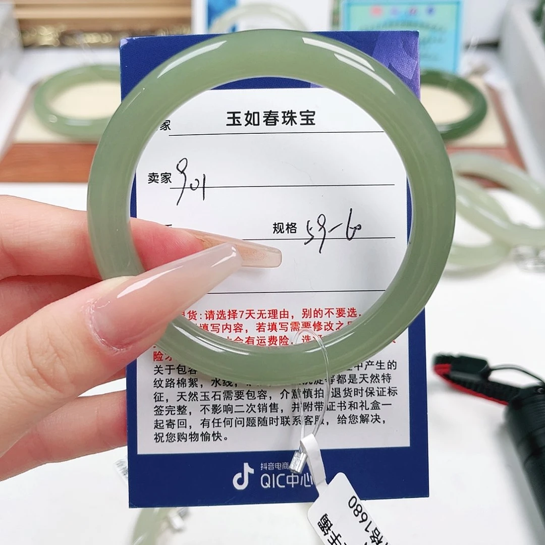 遇****和田玉手镯未镶嵌