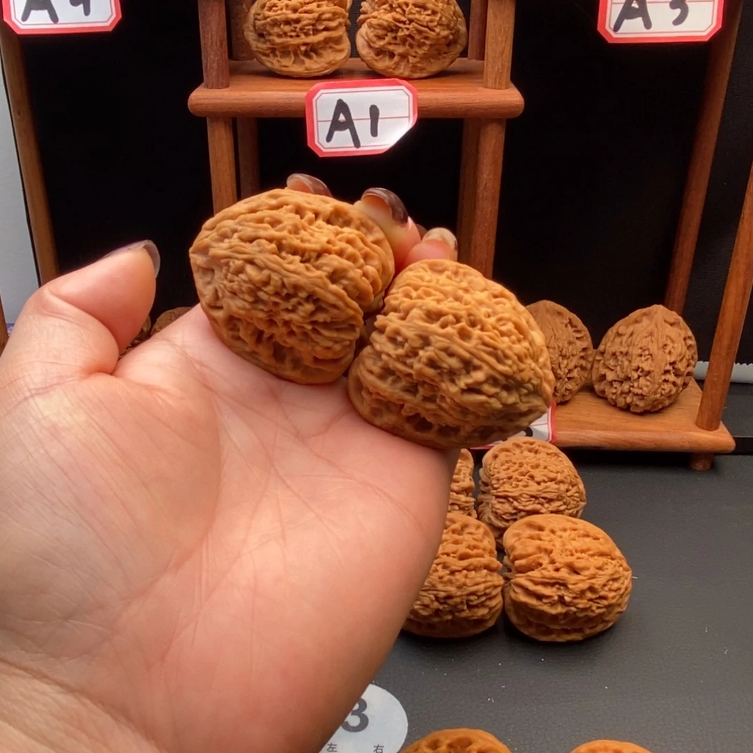 吊坠文玩核桃南疆04号38尺三角疆姜黄皮全品