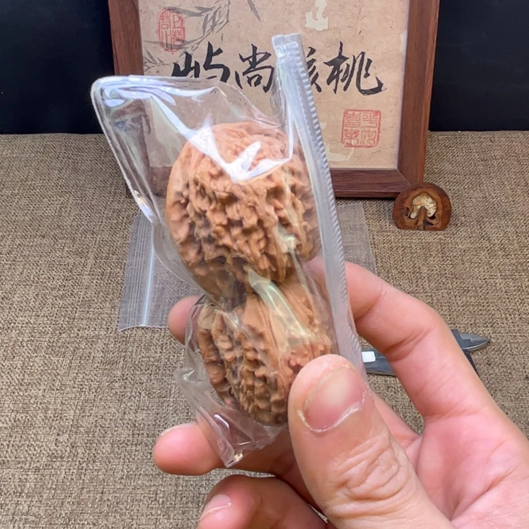 路***本吊坠文玩核桃白狮子