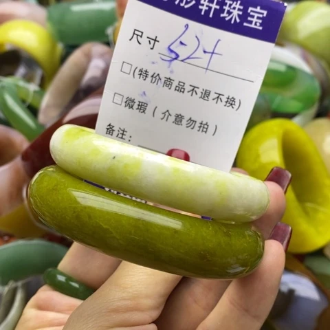 蛇纹石玉手镯未镶嵌