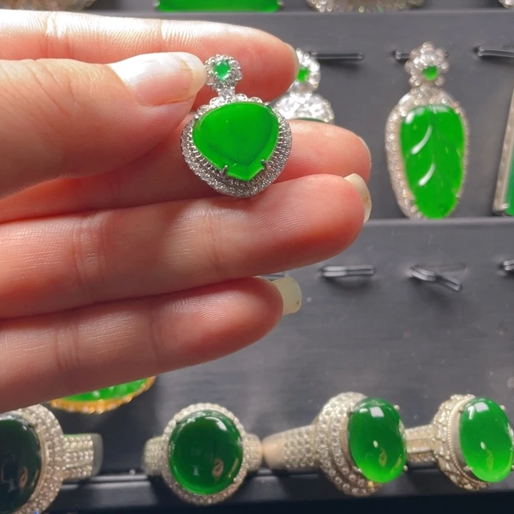 翡翠未镶嵌颈饰翡翠吊坠