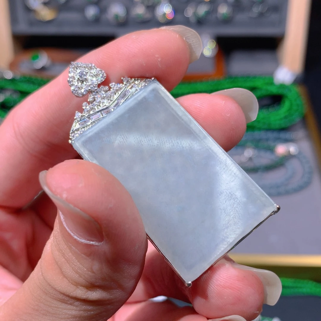 翡翠吊坠(赠链)未镶嵌天然