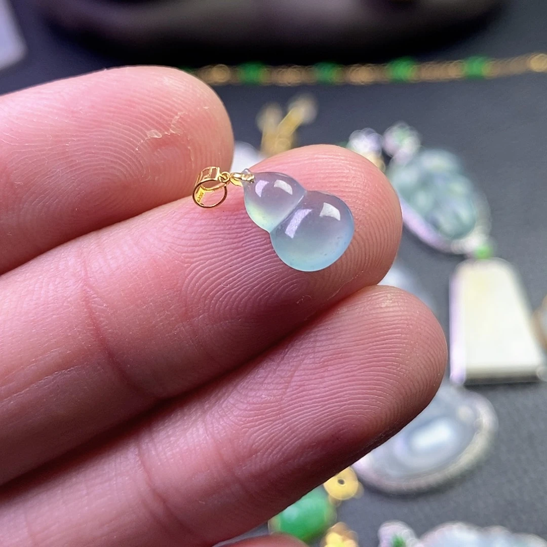 颈饰18K金镶嵌翡翠