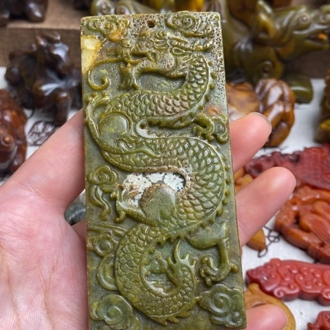 未镶嵌蛇纹石玉颈饰48
