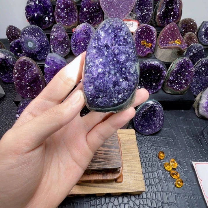 紫晶未镶嵌大型摆件（非配饰）