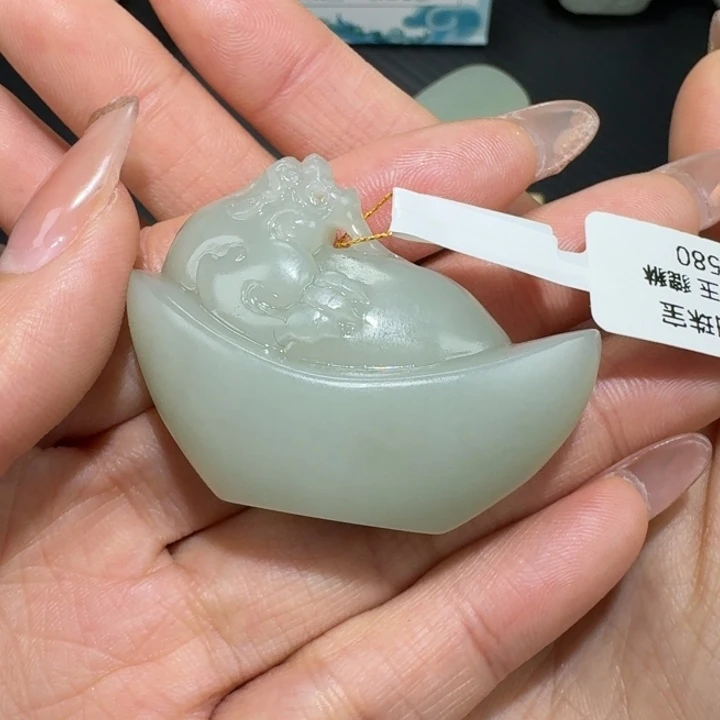 天***翔和田玉未镶嵌挂件