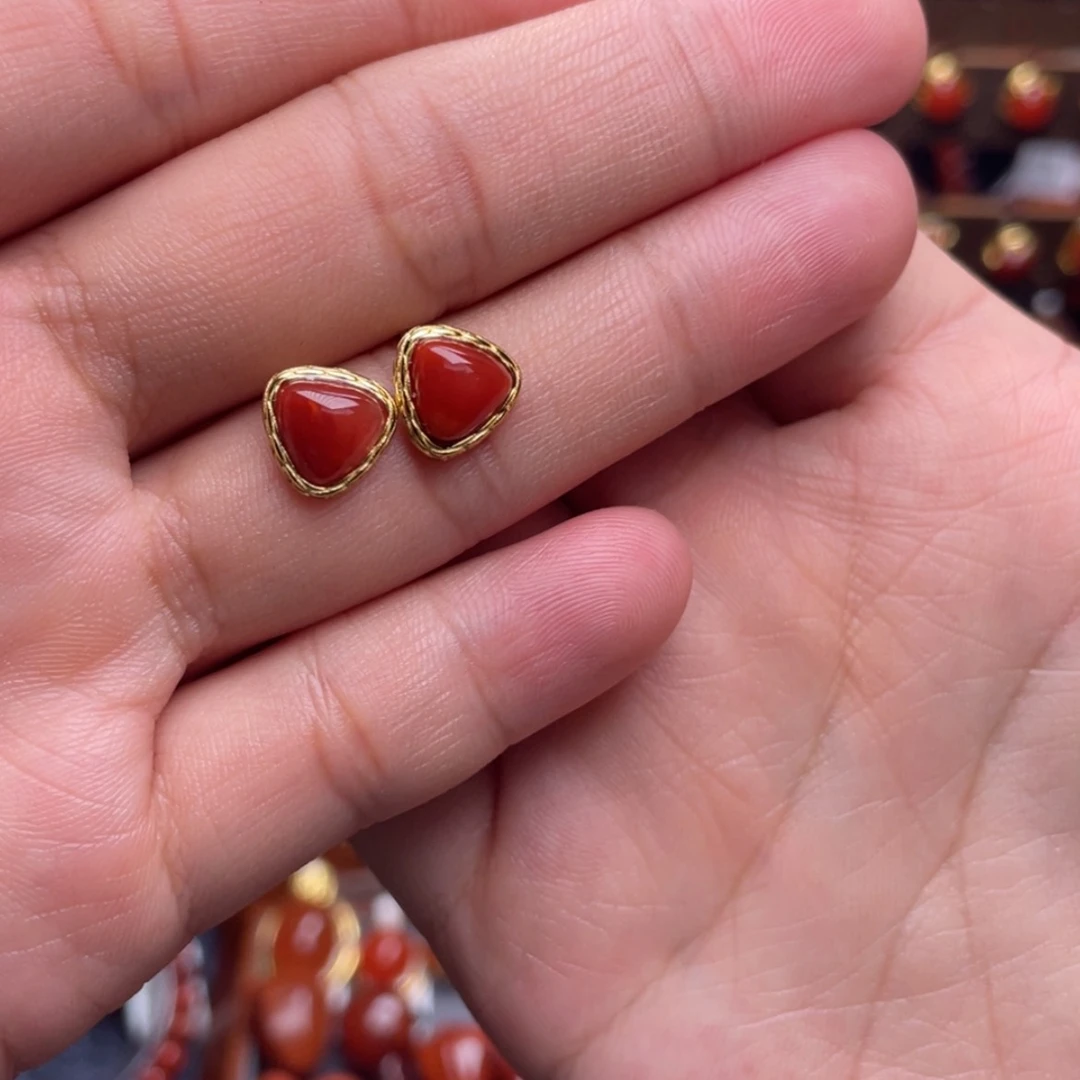 【闪购商品】银S925镶嵌三角耳钉开播福利南红玛瑙