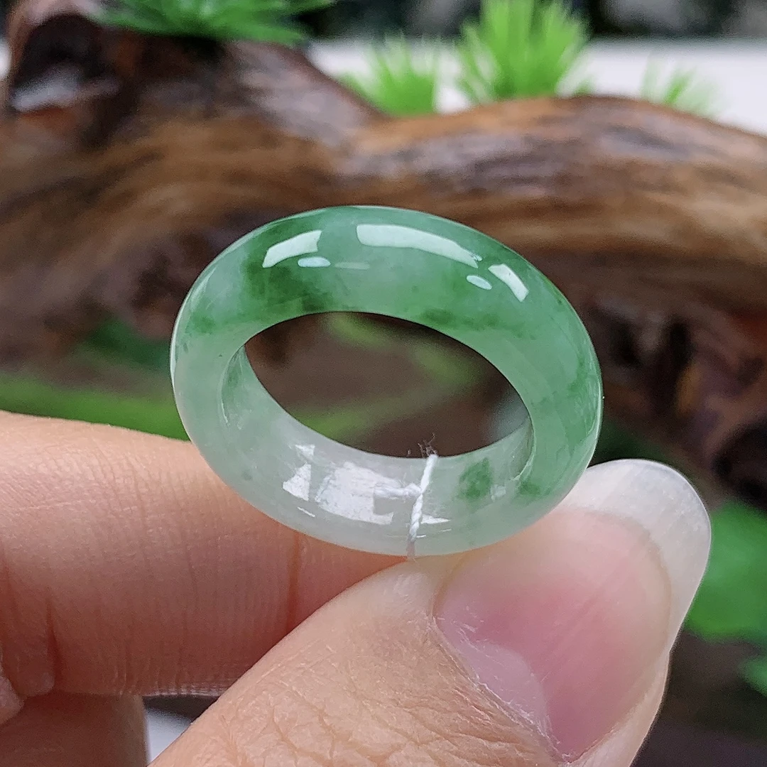 a477天然翡翠A货冰飘绿花戒指12号圈口内直径16.1宽6.1厚3.6mm