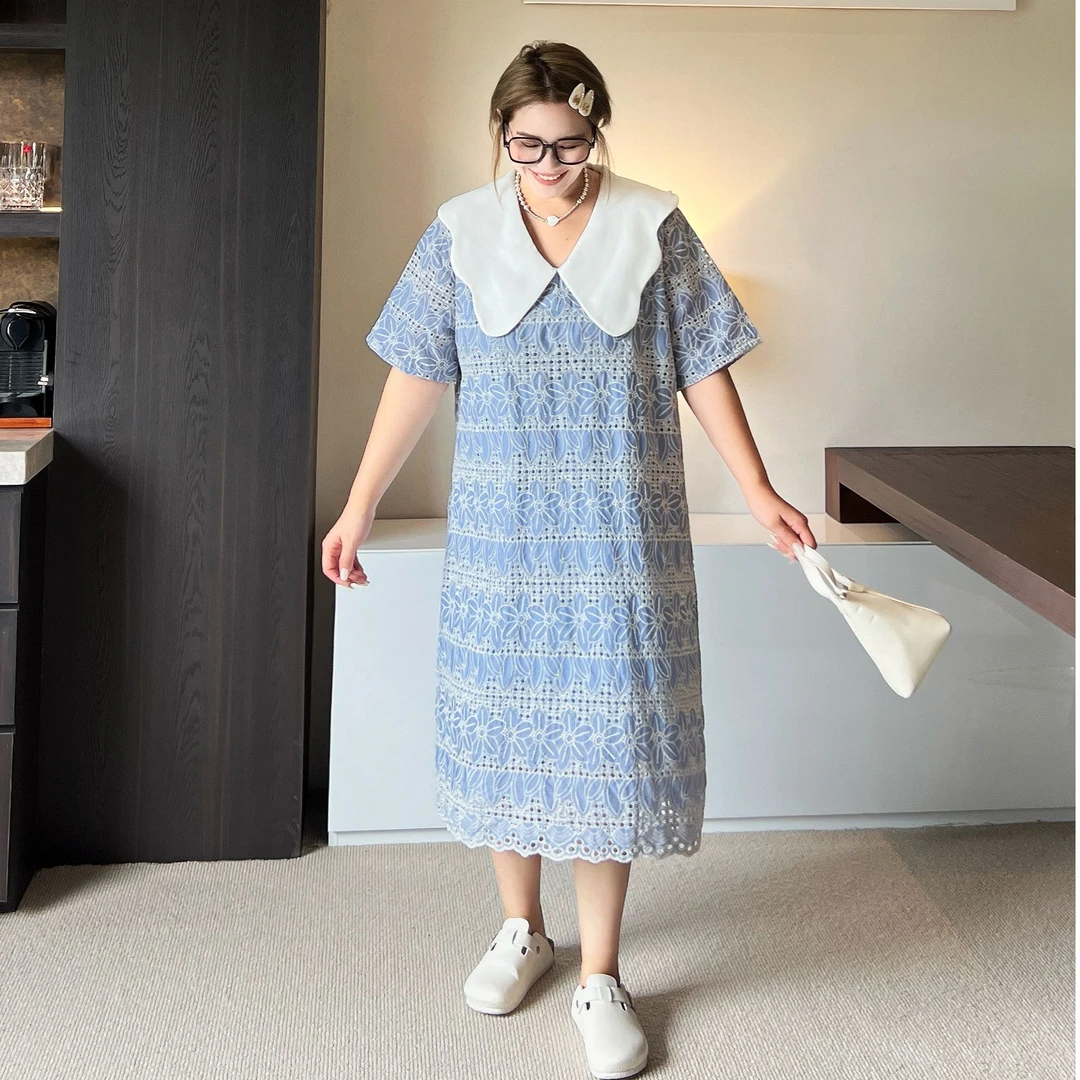 媛子大码镂空娃娃领连衣裙刺绣2025夏季新款宽松显瘦轻奢风