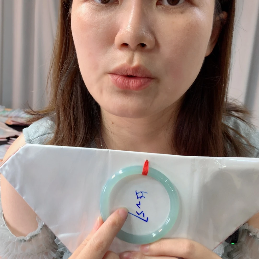 翡翠手镯未镶嵌翡翠