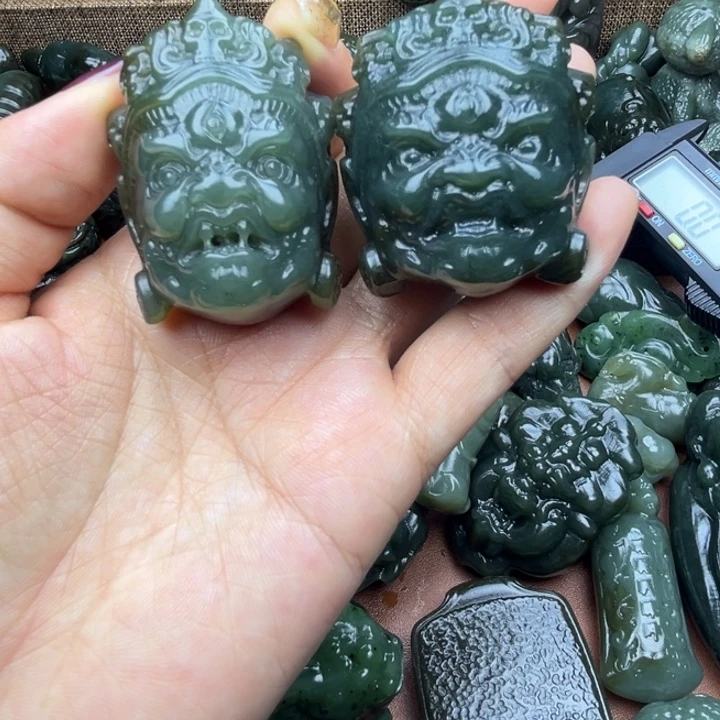 古***清和田玉未镶嵌颈饰