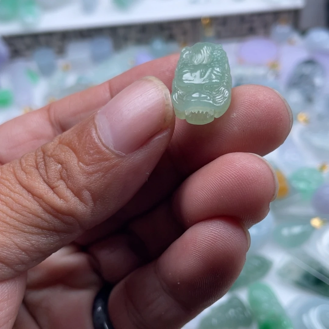 翡翠未镶嵌颈饰翡翠冰绿龙