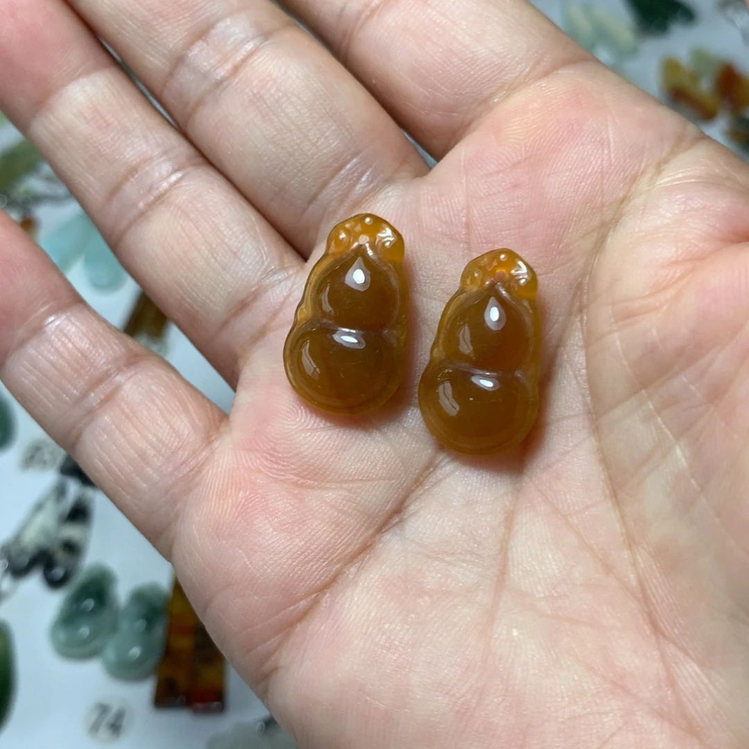 蛇纹石玉未镶嵌耳环