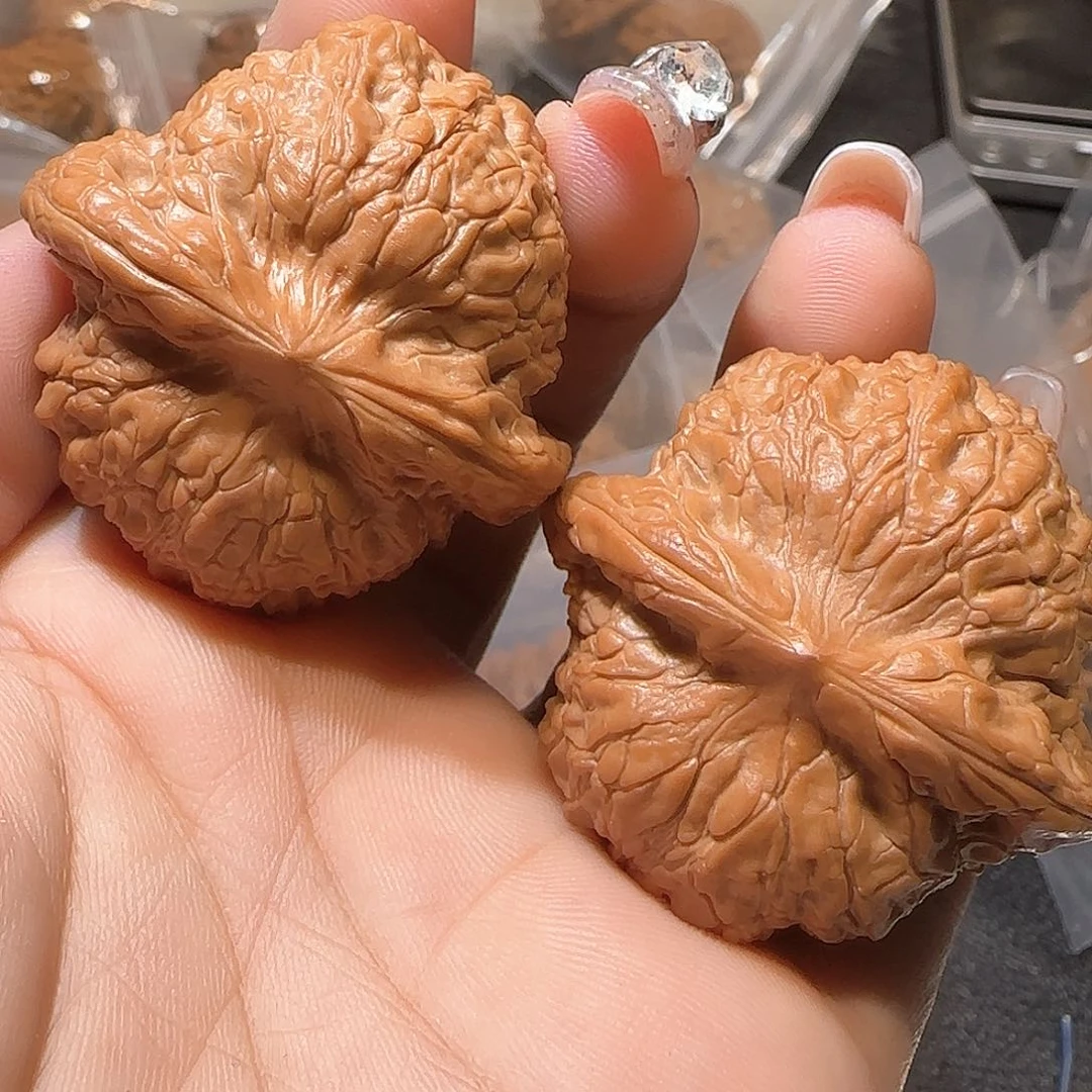 文玩核桃吊坠信*港43血麒麟