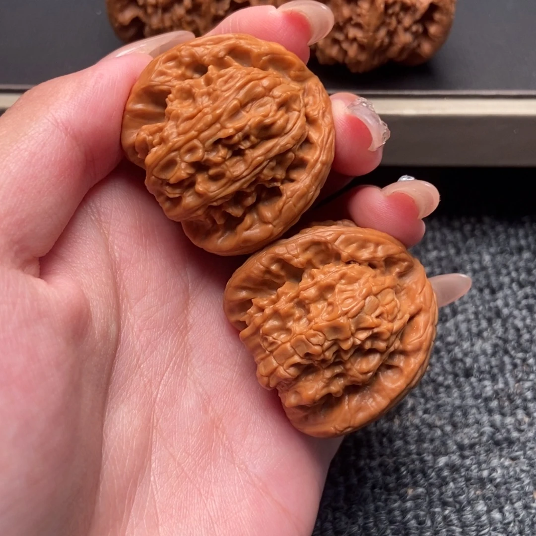 玩***号木质类白狮子正奔