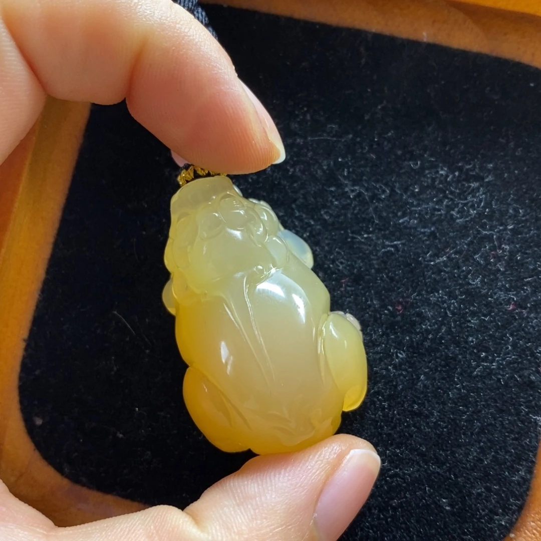 石英质玉（黄龙玉）颈饰未镶嵌钟*辰