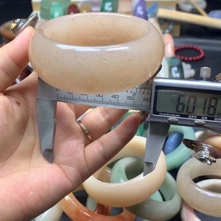 未镶嵌手镯石英质玉