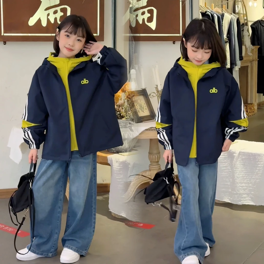 女童春秋外套2025新款洋气网红冲锋衣宽松夹克上衣女大童秋装童装