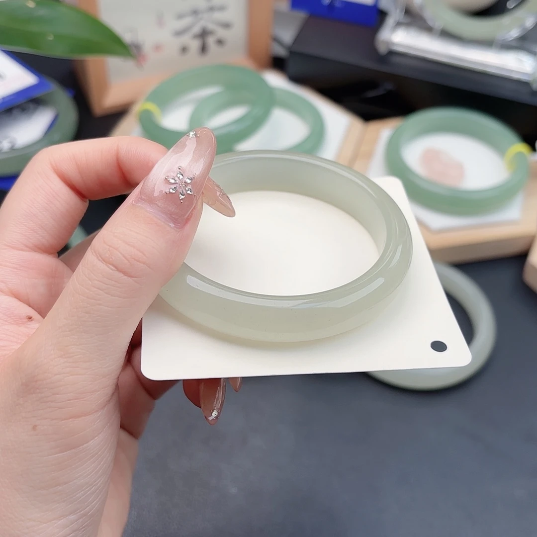 石英质玉未镶嵌手镯