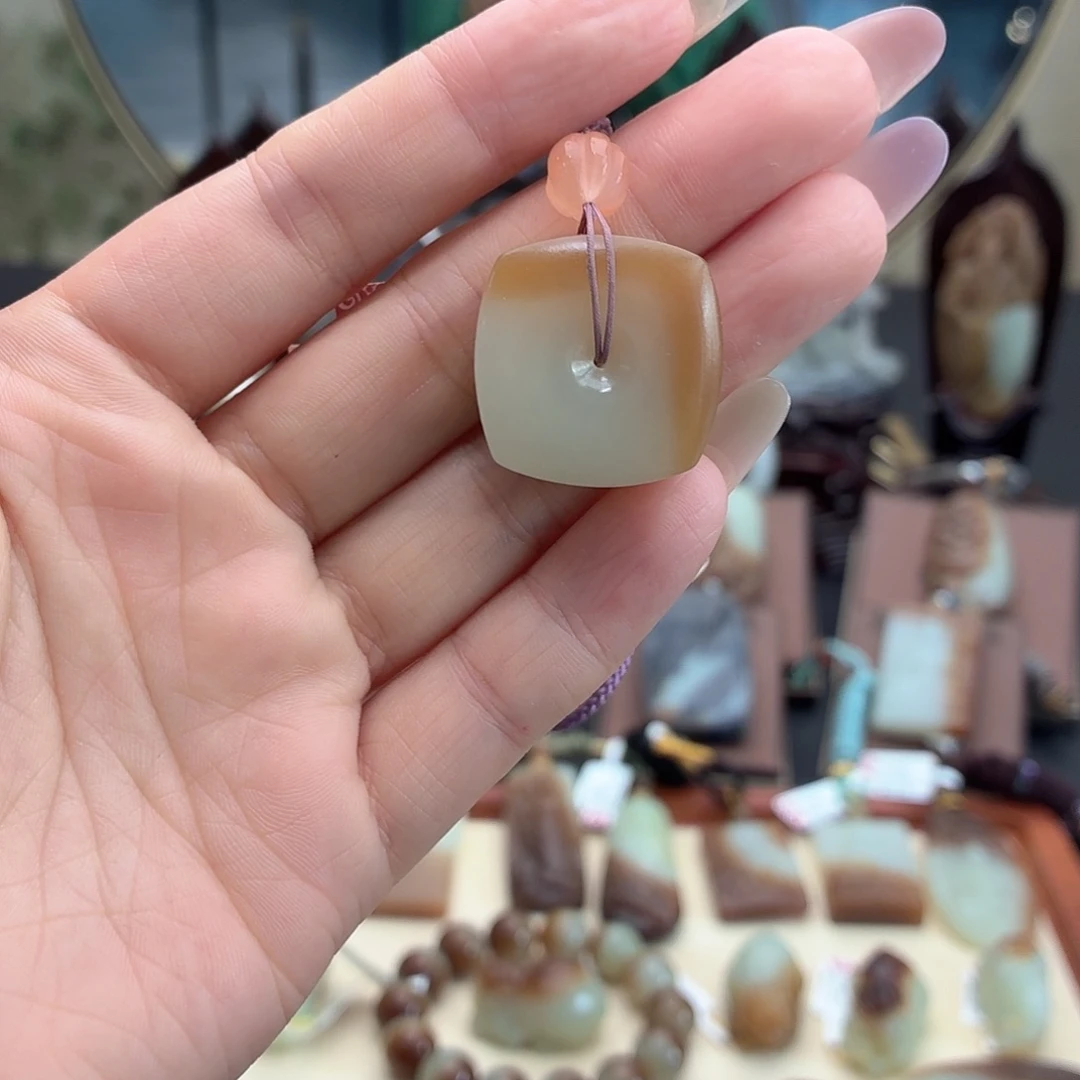 颈饰未镶嵌和田玉