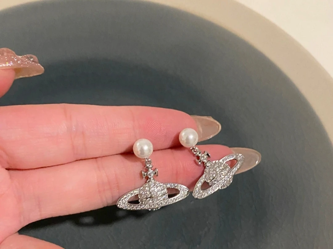 合金锆石耳饰 超级爆闪 法式美神土星款耳钉女轻奢小众高级感设计