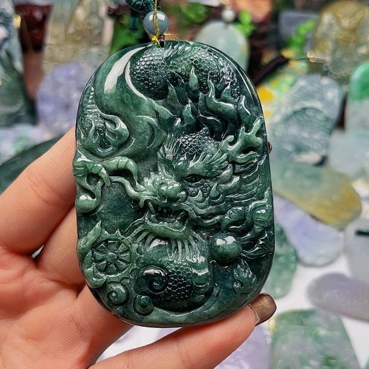 翡翠未镶嵌颈饰挂件