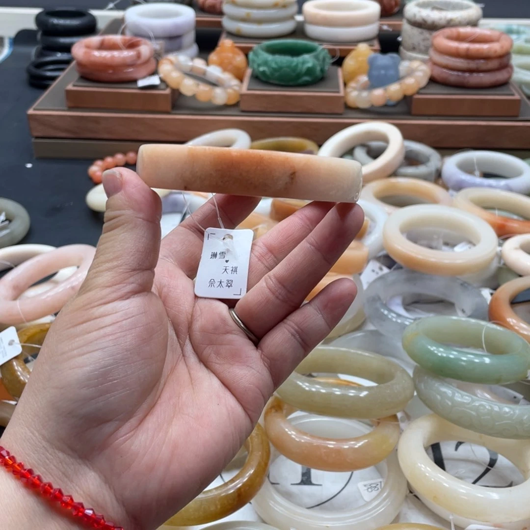 石英岩玉手镯未镶嵌刘*