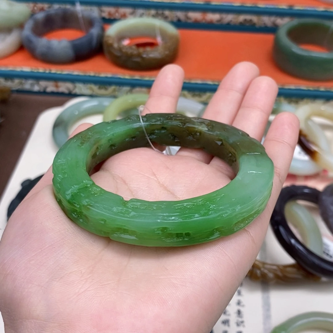 ****宝和田玉未镶嵌手镯